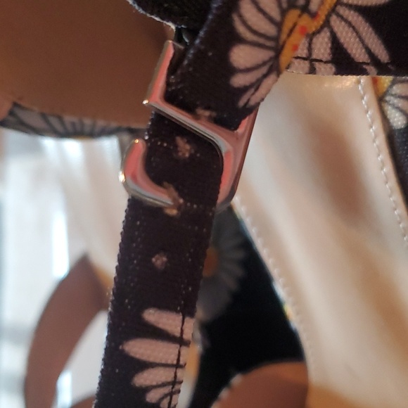 Chunky daisy sandal - Picture 4 of 5